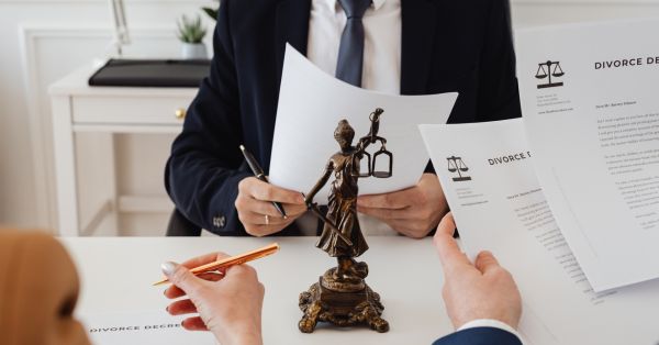 גישור או בית משפט המבחן הביתי לבחירת מסלול הגירושין הנכון לילדים, לזמן ולכיס