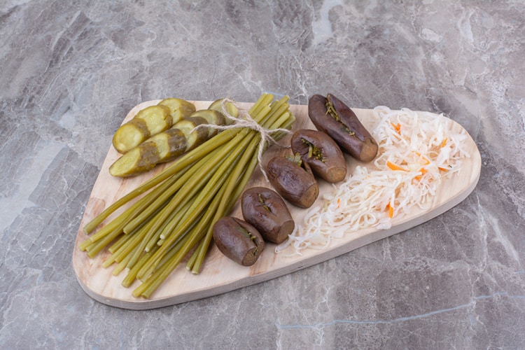 חמוצים במלח